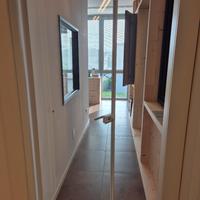 Porta interna in vetro e alluminio di design