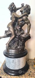 statua in bronzo con base di marmo