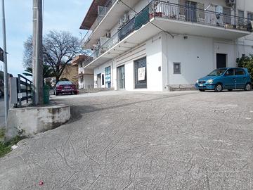 Locale commerciale C1 130 Mq