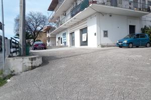 Locale commerciale C1 130 Mq