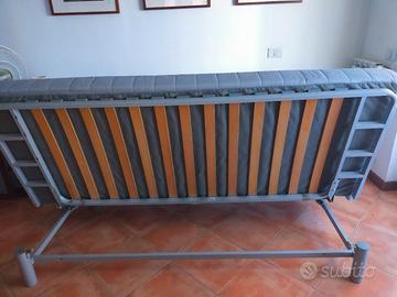 Divano letto tre posti