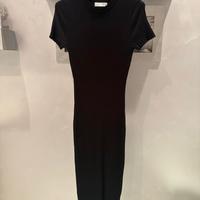 Vestito nero aderente a costine