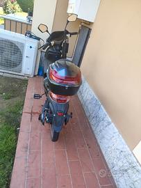 motorino elettrico senza casco 