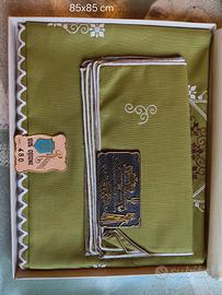 Set tovaglia ricamata a mano