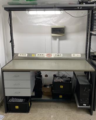Tavolo da laboratorio
