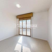 AMPIO TRILOCALE SENZA SPESE CONDOMINIALI IN ZONA B