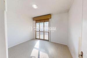 AMPIO TRILOCALE SENZA SPESE CONDOMINIALI IN ZONA B