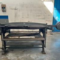 Trancia con piano di riscontro