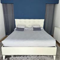Letto matrimoniale in ecopelle bianco con cassone