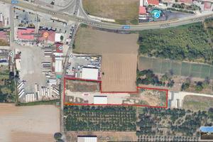 Capannone con area industriale