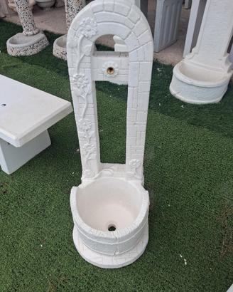 fontana in cemento bianco 