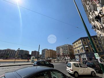 NEGOZIO A NAPOLI