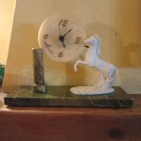 Orologio in alabastro