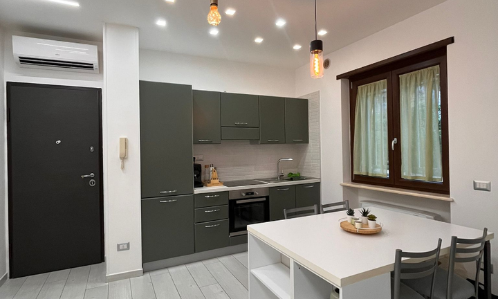 Salerno centralissimo: bilo arredato climatizzato