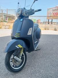 vespa 300 GTS hpe