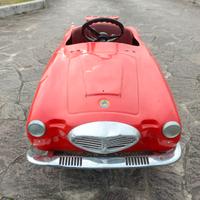 Auto vintage Giordani con pedali 