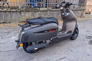 BENELLI/KEEWAY SIXTIES 300 BLACK MOT. LC. PIAGGIO