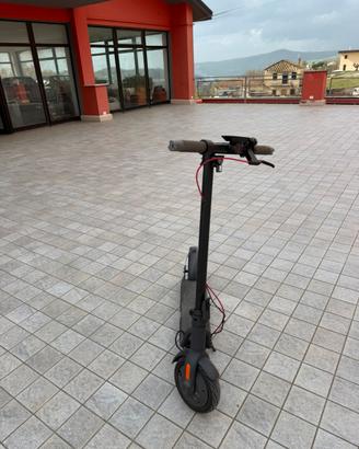 Monopattino elettrico V25i Pro NAVEE