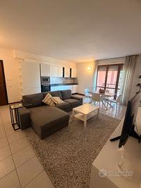 Arredo Completo: Cucina, divano, tavolo e sedie