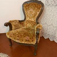 Due poltrone in stile