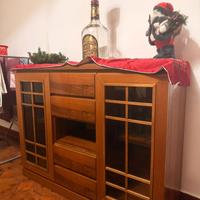 ✨ Credenza in legno con ante in vetro