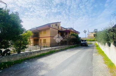 2 LOCALI A FALCONARA ALBANESE