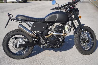 Moto scrambler cafè race