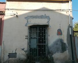 Casa Terrana con Cortile (da Ristrutturare)