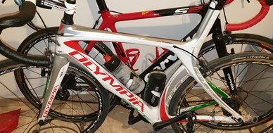 Bici da corsa in carbonio