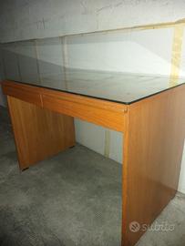 Scrivania con copertura in vetro