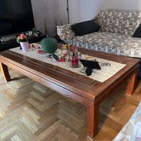 Tavolino in vecchio stile, legno massiccio