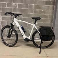 Bicicletta E-Bike Touring