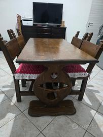 Tavolo in legno massiccio 