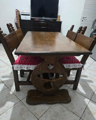 Tavolo in legno massiccio 