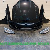 Musata Tesla Model S 2012 fari intelligenti