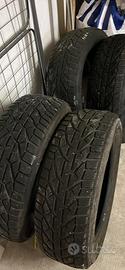 Gomme invernale 215/60 R17 96H