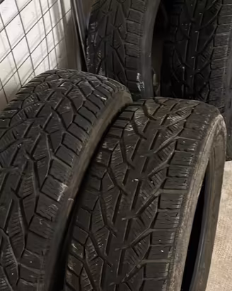 Gomme invernale 215/60 R17 96H