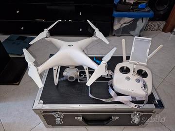 Drone DJI Phantom Pro con accessori. 