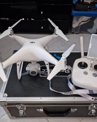 Drone DJI Phantom Pro con accessori. 