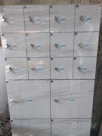 Armadietto porta oggetti e casco 