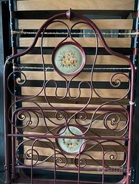 Letto in ferro battuto decorato