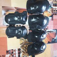 Protezioni ginocchia,gomiti e mani per skateboard