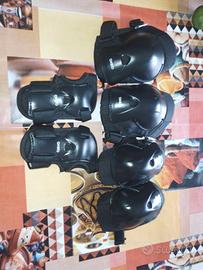 Protezioni ginocchia,gomiti e mani per skateboard