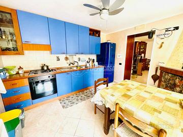 Soluzione su due livelli in centro.