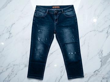 Jeans cropped slim fit scuri effetto strappato