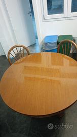 tavolo,divano e poltrone