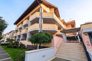 BILOCALE CON TERRAZZO SUL CANALE CON ACCESSO PRIVA