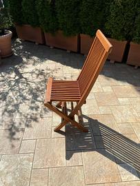 Tavolo e sedie da giardino