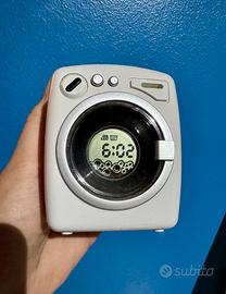 Sveglia digitale a forma di lavatrice
