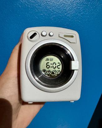 Sveglia digitale a forma di lavatrice